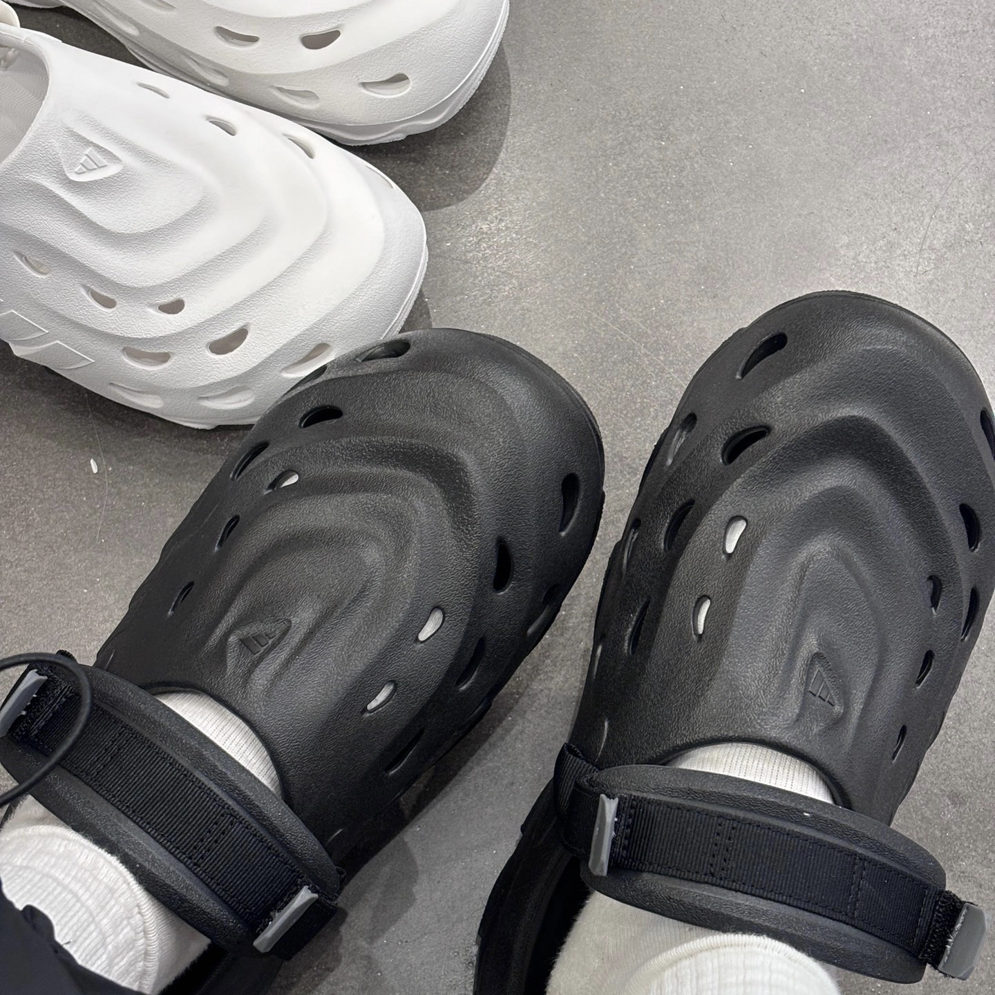 adidas Maxxclog 耐磨 透气舒适 凉鞋 黑色/亮金属铁灰/碳黑