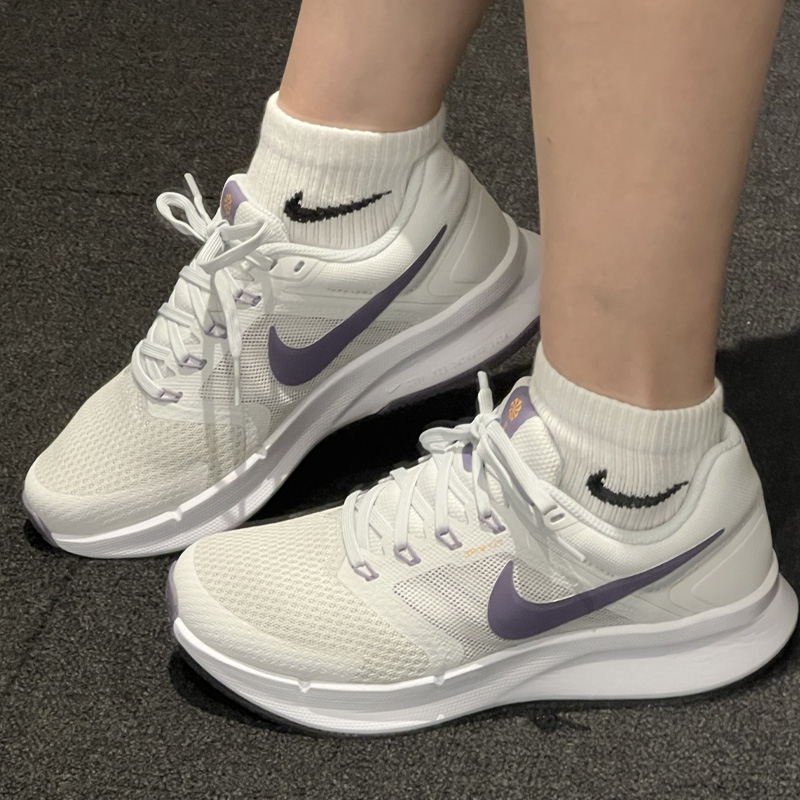 Nike/耐克女子舒适减震跑步鞋