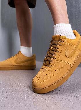 Nike耐克板鞋男款棕褐色