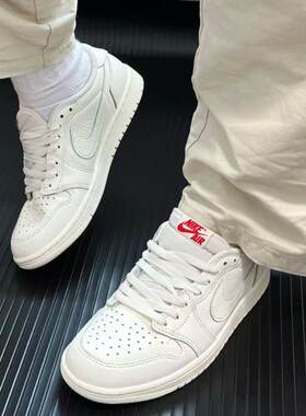 Nike小倒钩配色篮球鞋橄榄绿