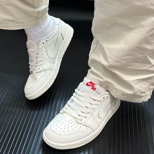 Nike小倒钩配色篮球鞋橄榄绿