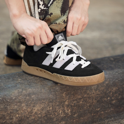 阿迪达斯面包鞋男女同款