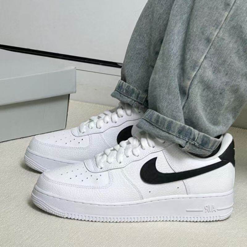 Nike休闲运动鞋黑白色