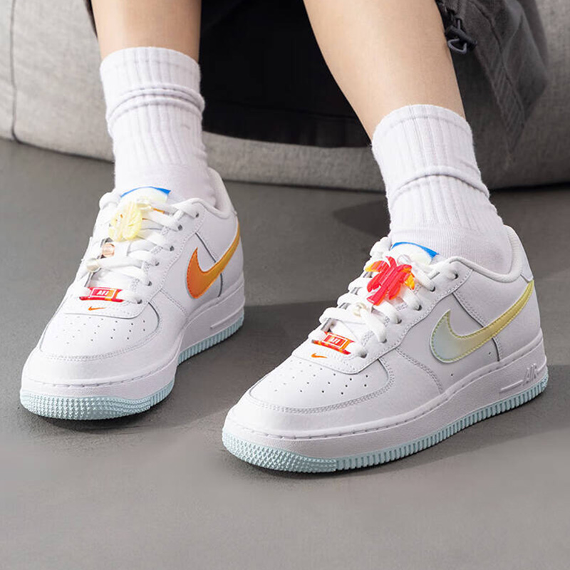 AirForce1Lv8白蓝橙