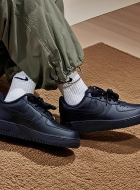 NIKE/耐克 AIR FORCE 1 空军一号经典纯黑色休闲板鞋女DD8959-001