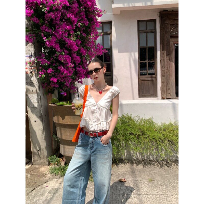 白色V领小飞袖荷叶边短款T恤女