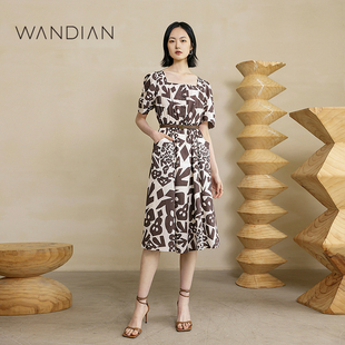 A型方领泡泡袖 新品 1232N15RS2 连衣裙夏季 婉甸咖色波普字母短袖