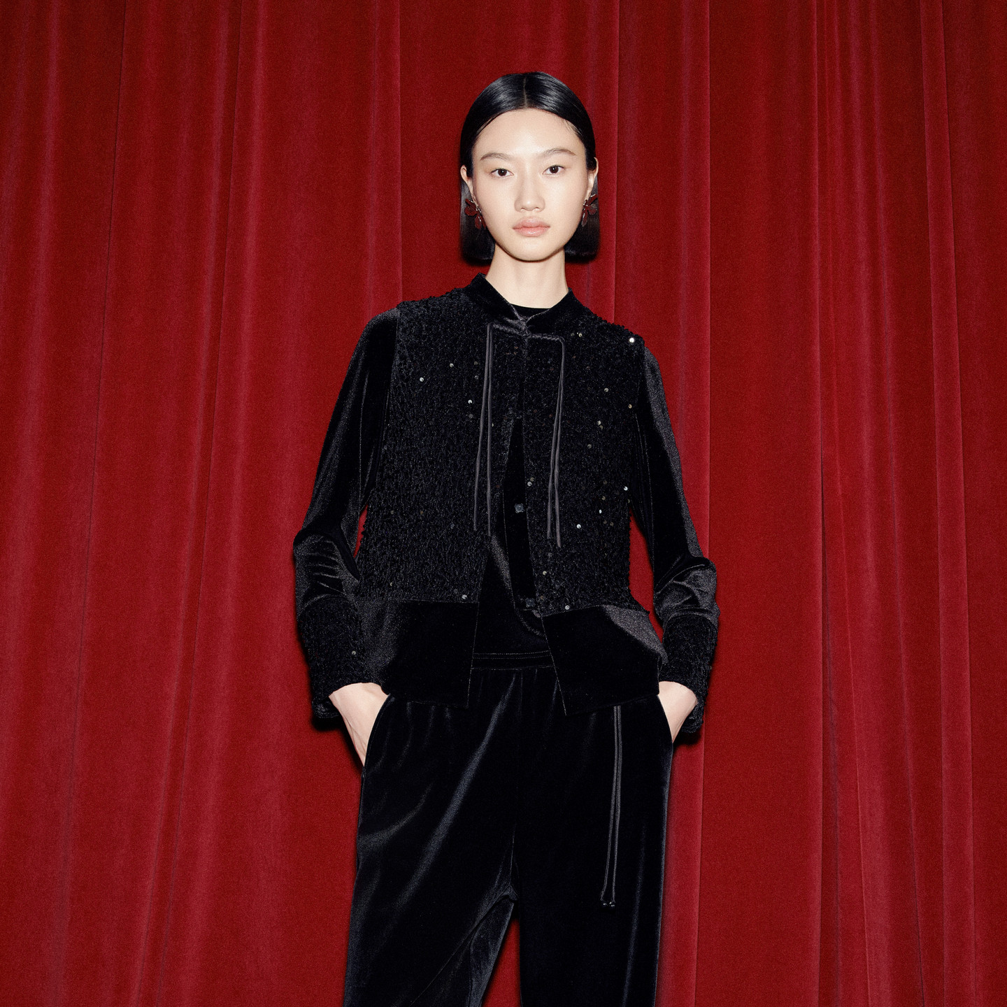 婉甸2025年冬季新品黑色珠片绣两件套上衣1244L01DM1