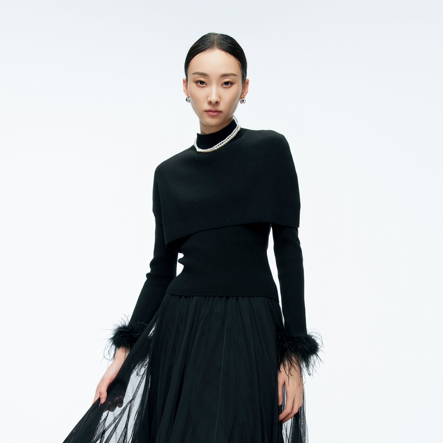 婉甸2025年冬季新品黑色/慕斯红V领披肩两件套毛织1244W02JN1