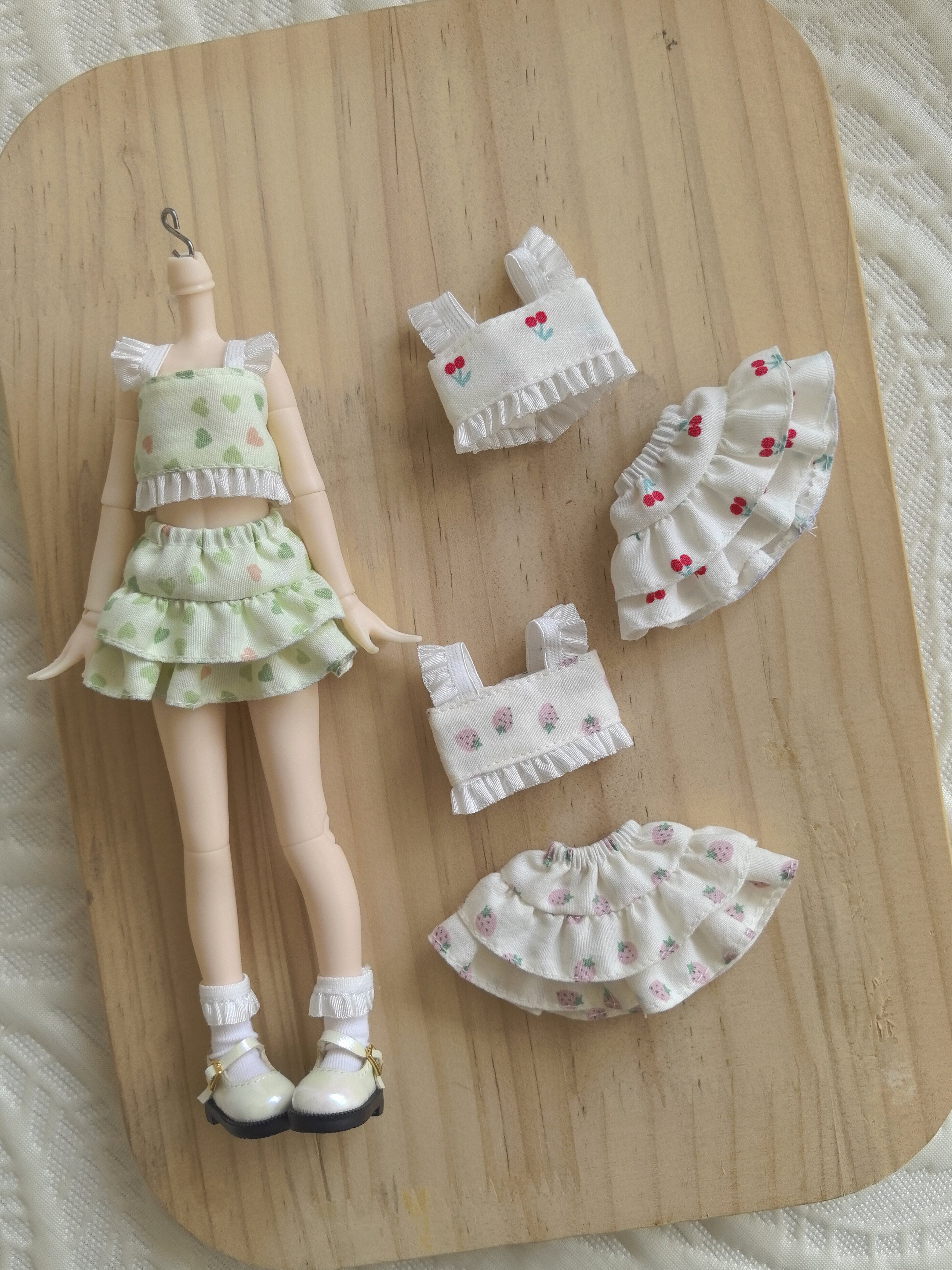 莓困困手作-特六娃衣手作娃衣电器街ob22/azone娃衣 上衣+半裙图片