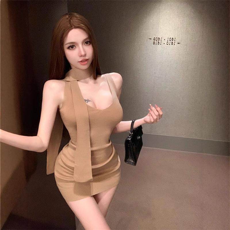 名流晚宴风性感针织吊带连衣裙女秋季飘带短裙显身材收腰包臀裙子