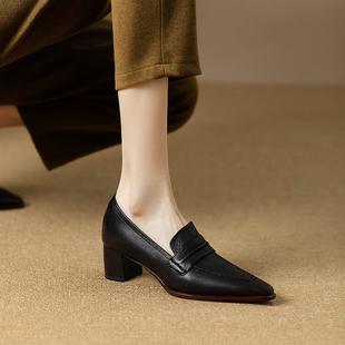 复古英伦风小皮鞋女2025春秋新款真皮百搭粗跟棕色中高跟尖头单鞋