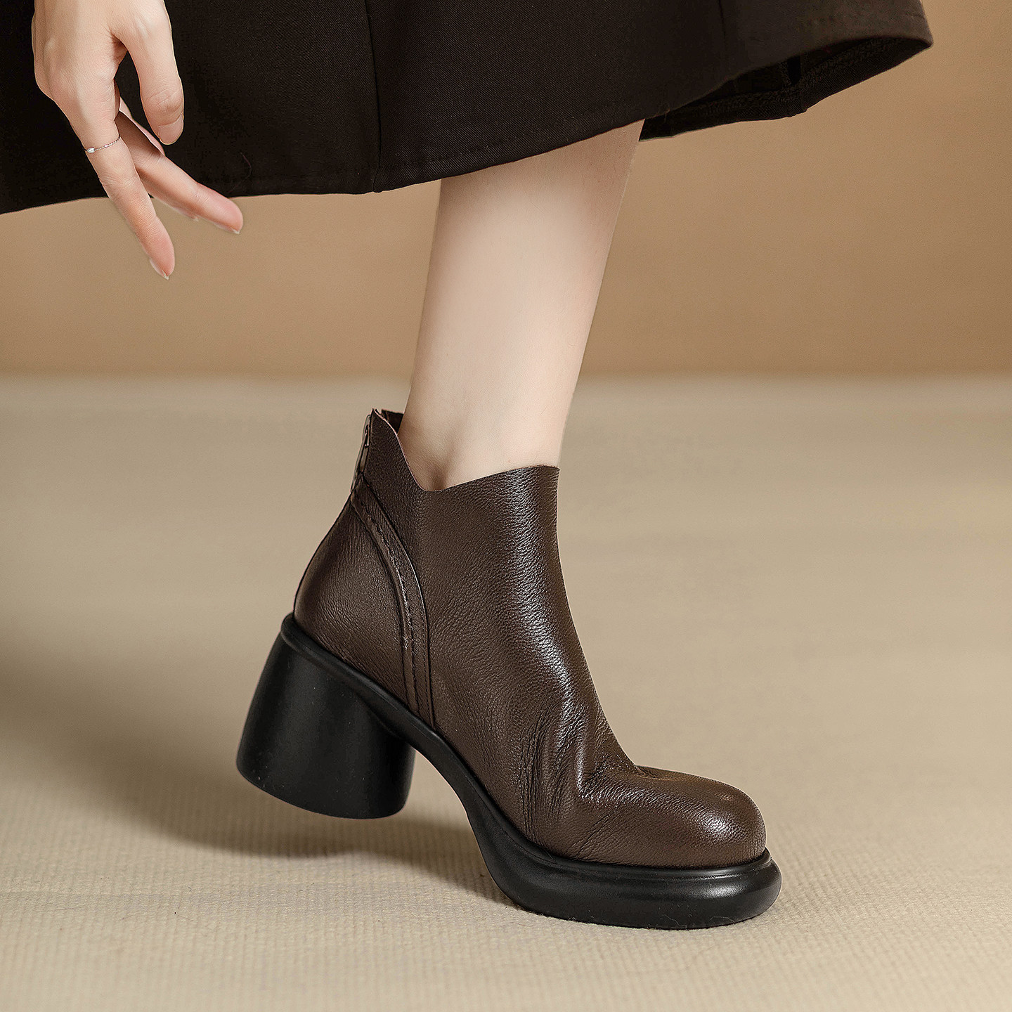 羊皮版英伦风真皮短靴女2025秋粗跟厚底马丁靴百搭圆头防水台踝靴,女鞋,马丁靴,淘宝优惠券,粉丝福利购,淘宝优惠卷