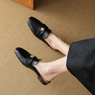 2025夏山茶花方头小皮拖粗跟平底包头法式半拖鞋复古真皮凉拖鞋女