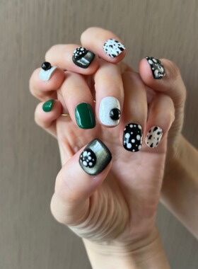 HESASA|新款黑白色调立体小毒菇造型短款猫眼豆豆纯手工穿戴美甲