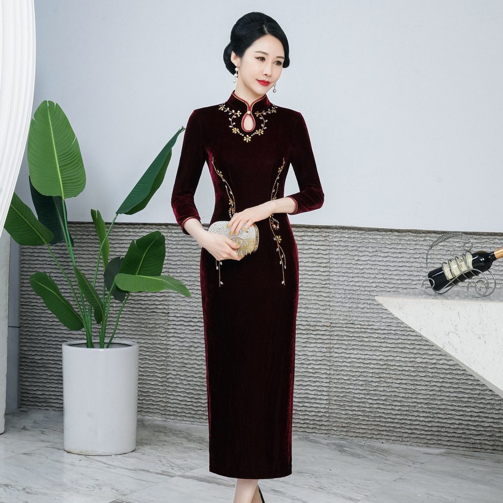 鸿韵绣春装新款改良丝绒旗袍古法长款气质喜婆婆高档婚礼服敬酒服