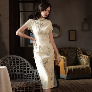 复古国潮风米色针织提花旗袍2025年春季新款短袖改良年轻款连衣裙
