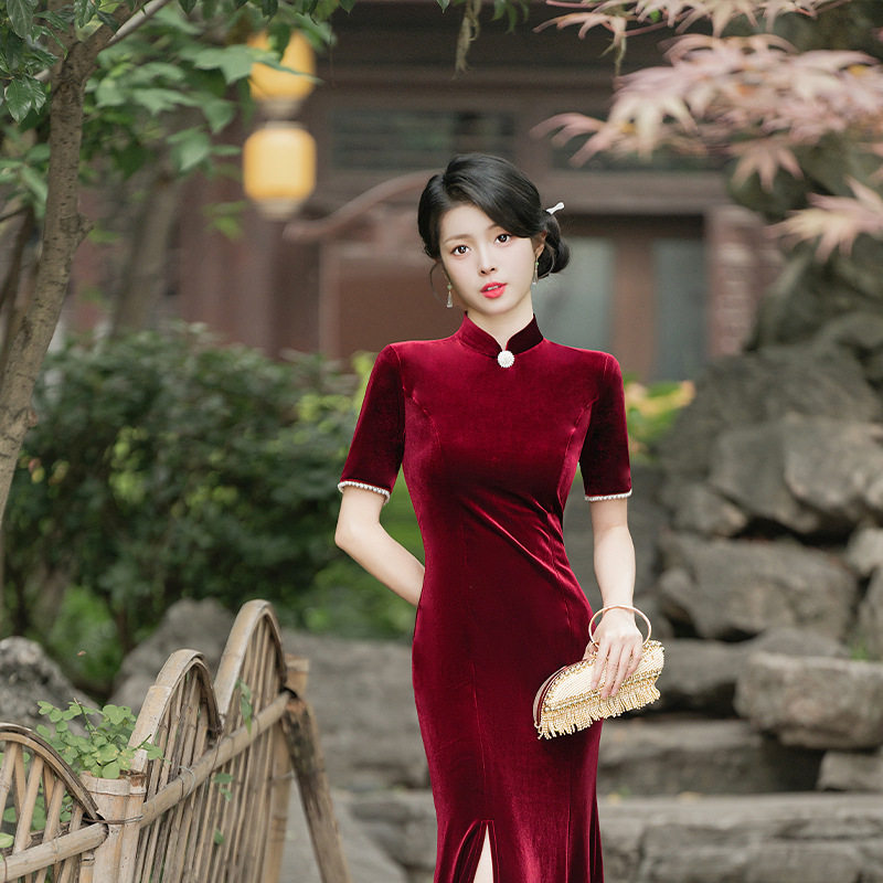 旗袍2026春春色新敬酒服长款丝绒礼服连衣裙复古小香风修身高级感