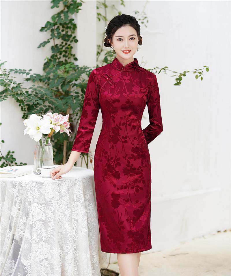 春款提花旗袍2026年新款女改良版酒红喜婆婆丝绒款秋季气质妈妈装
