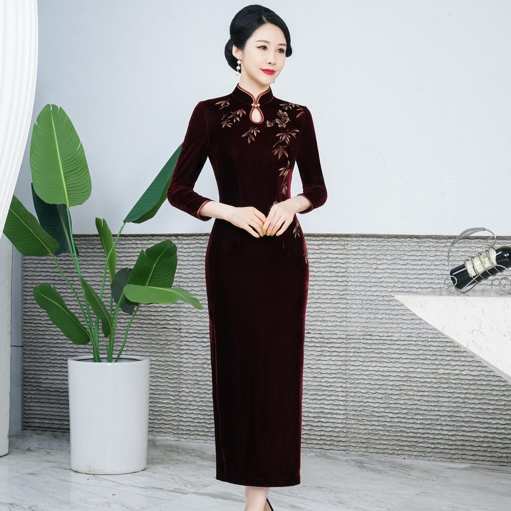 2026春装新款改良丝绒旗袍女长款气质喜婆婆高档婚敬酒服修身妈妈