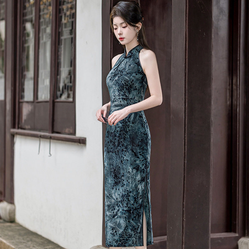 2026新款春夏汉元素国风礼服新中式无袖挂脖开衩旗袍改良版连衣裙