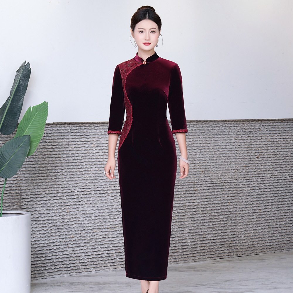 鸿韵绣春季新款韩国绒拼蕾丝改良旗袍连衣裙妈妈装敬酒服复古长款