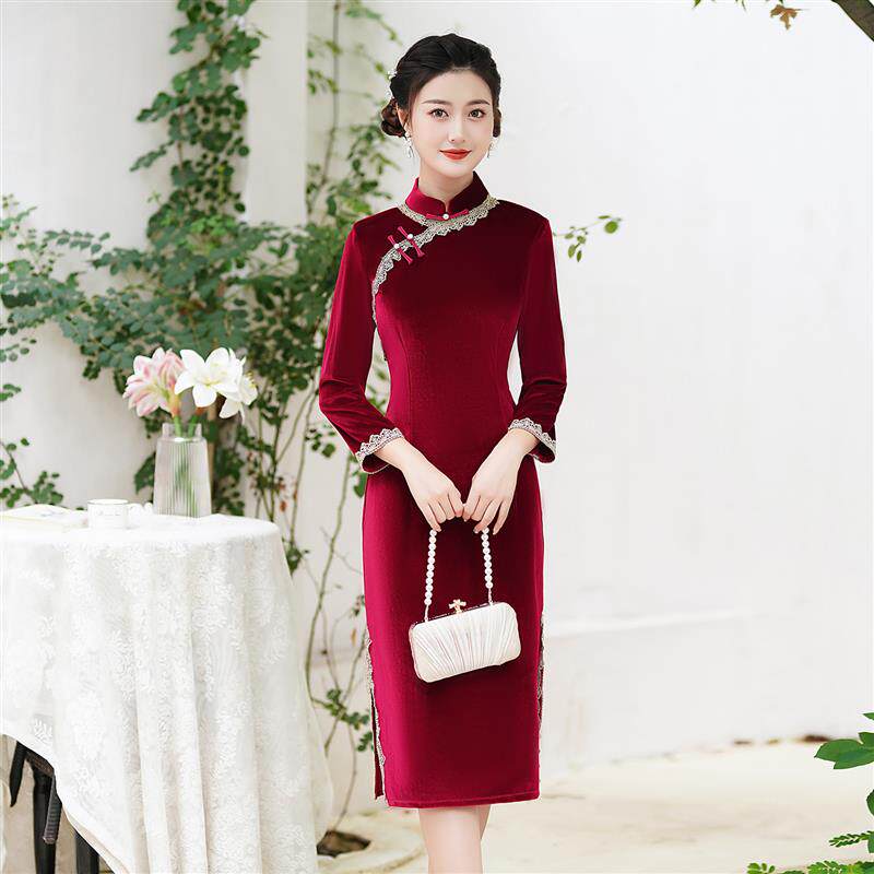 春款丝绒旗袍2026年新款女改良版酒红色敬酒服中老年妈妈气质礼服