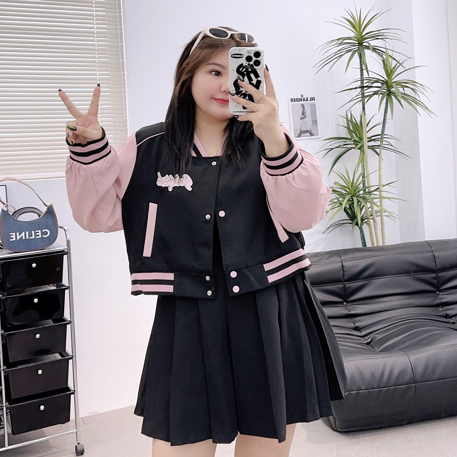 宛宛大码女装显瘦上衣秋季新款胖mm遮肉休闲宽松运动风棒球服套装