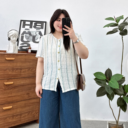 宛宛家拼色小衫百搭时尚