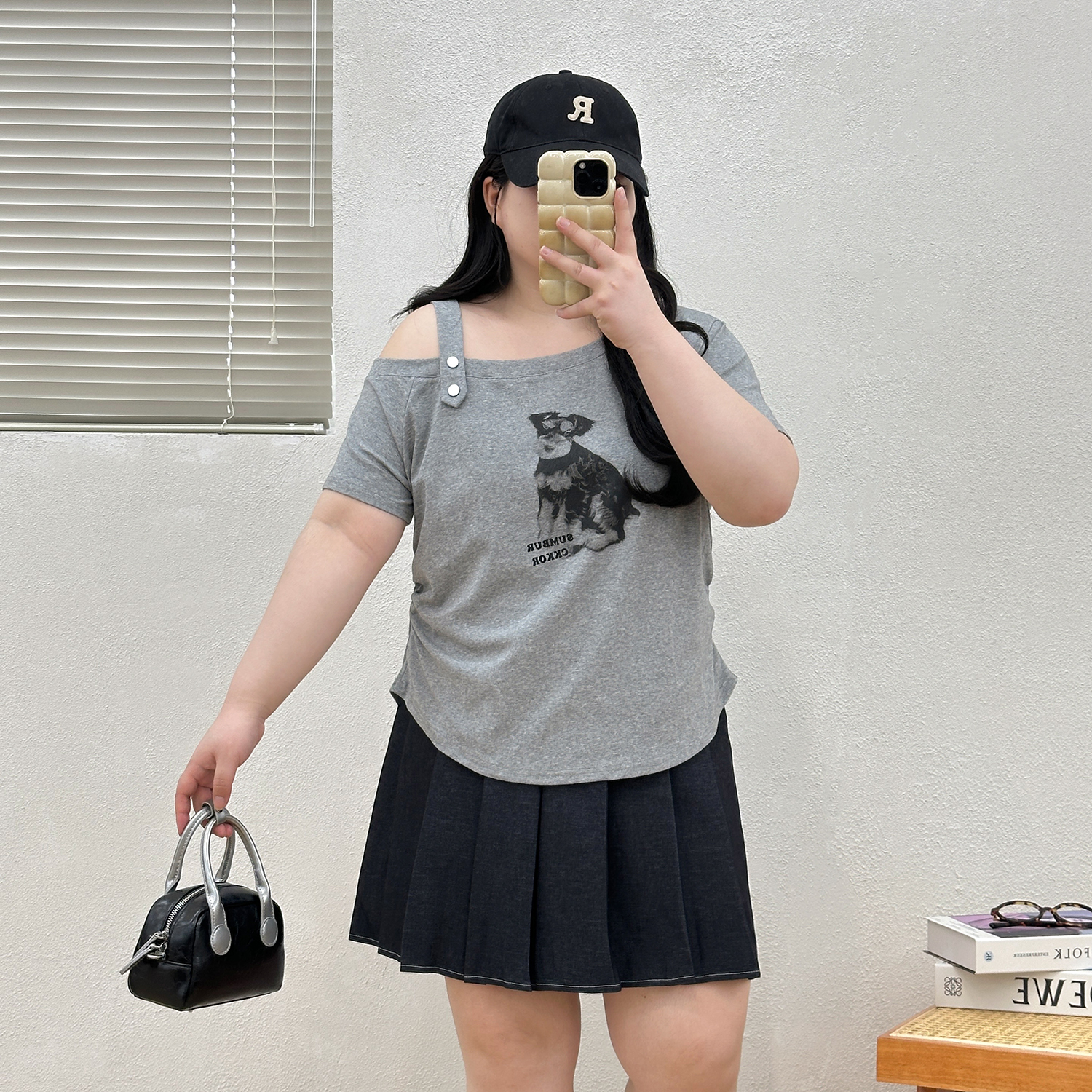 宛宛大码胖MM露肩小狗印花T恤女夏单肩设计显瘦遮肉休闲短袖上衣