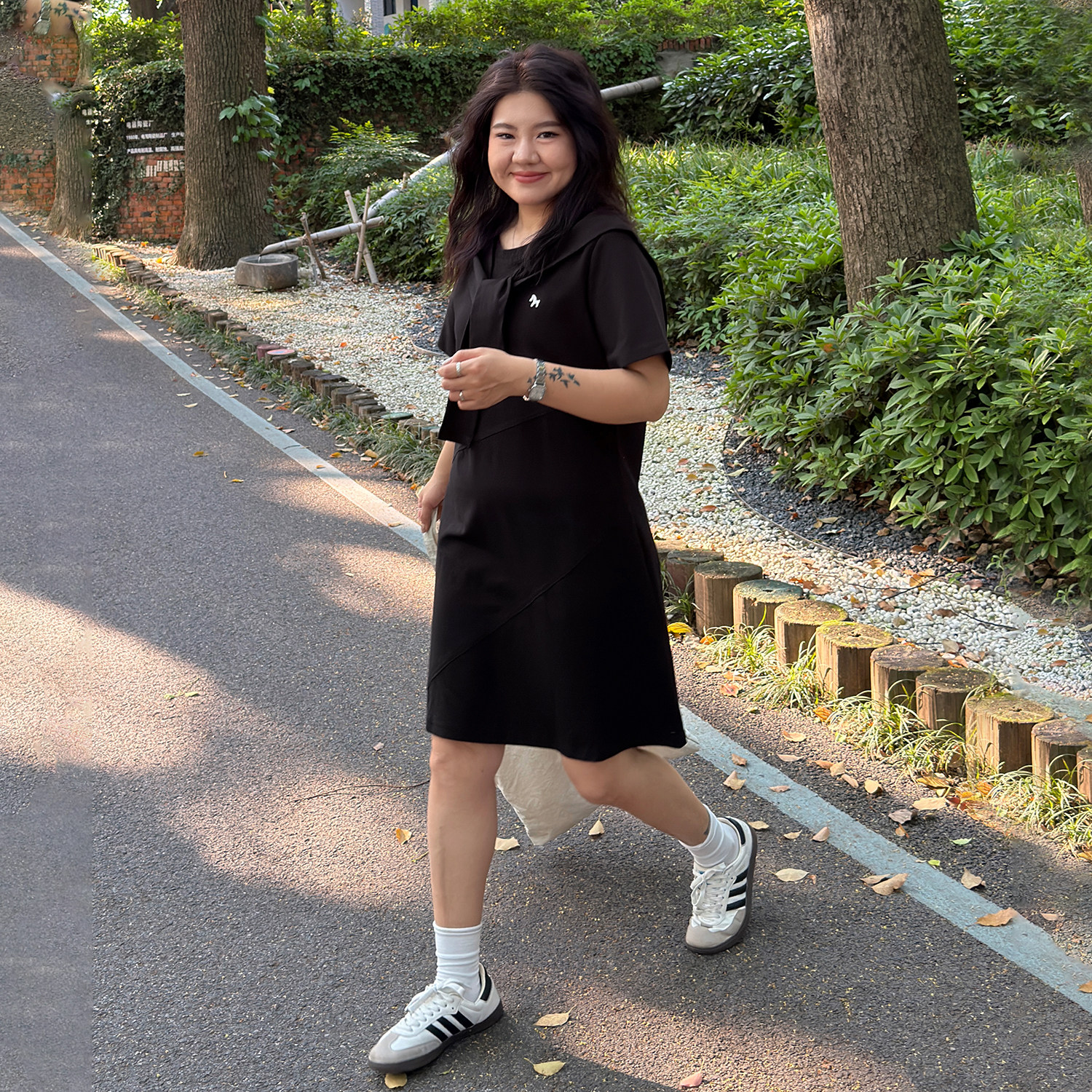 宛宛大码夏季高级感韩版宽松胖mm通勤纯色带披肩收腰显瘦连衣裙女