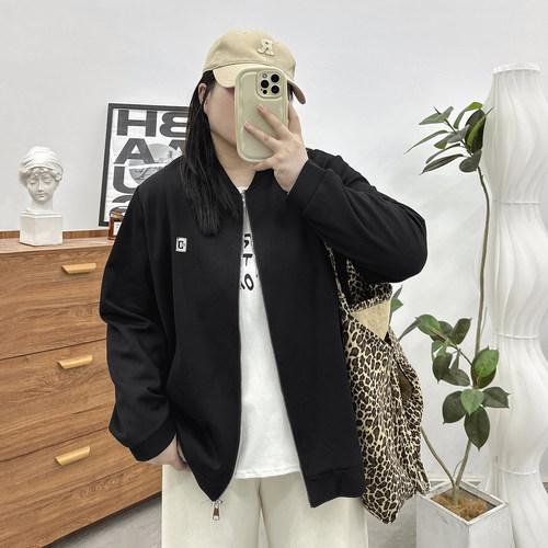 宛宛休闲运动风短款外套