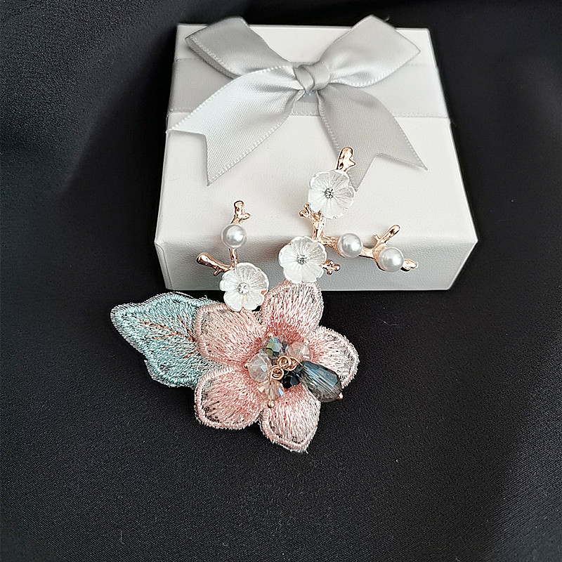 2021年新款潮手工叠花梅花叶片浪漫胸针胸花西装别针配饰女