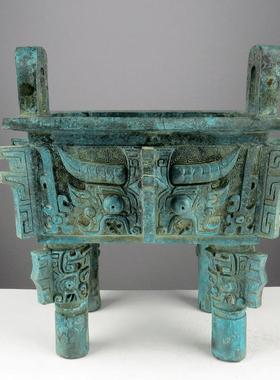 青铜器仿古兽面纹鼎摆件