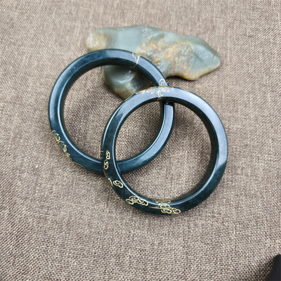 新疆和田玉籽料青玉雕花开富贵镯