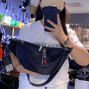 野狼部落2025新款时尚休闲饺子包高级感单肩斜挎包潮流大容量小包