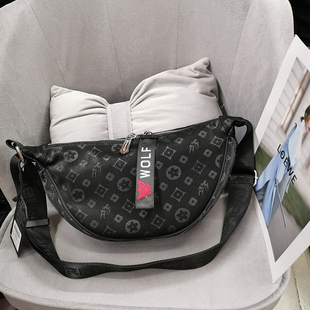 野狼部落正品街头潮流单肩斜挎包大容量软布饺子包轻便运动女小包