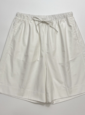 白色抽绳短裤