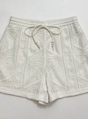 浪漫钩花镂空精致串珠抽绳松紧腰白色提花短裤春夏