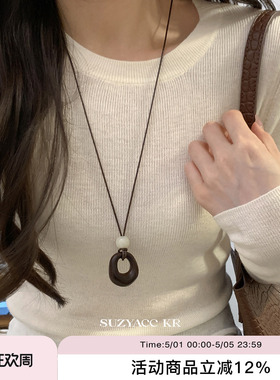 suzyacc kr镂空木质圆形吊坠长项链女复古简约通勤百搭高级毛衣链