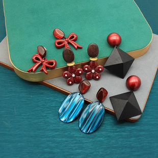 天后同款耳环Monies风夸张树脂耳环新年款首饰扫肩拍照款耳钉轻奢