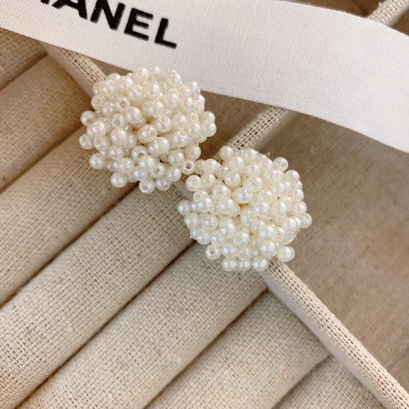 感珍珠耳钉女韩国简约气质耳坠耳饰网红大气个性串珠花朵耳环