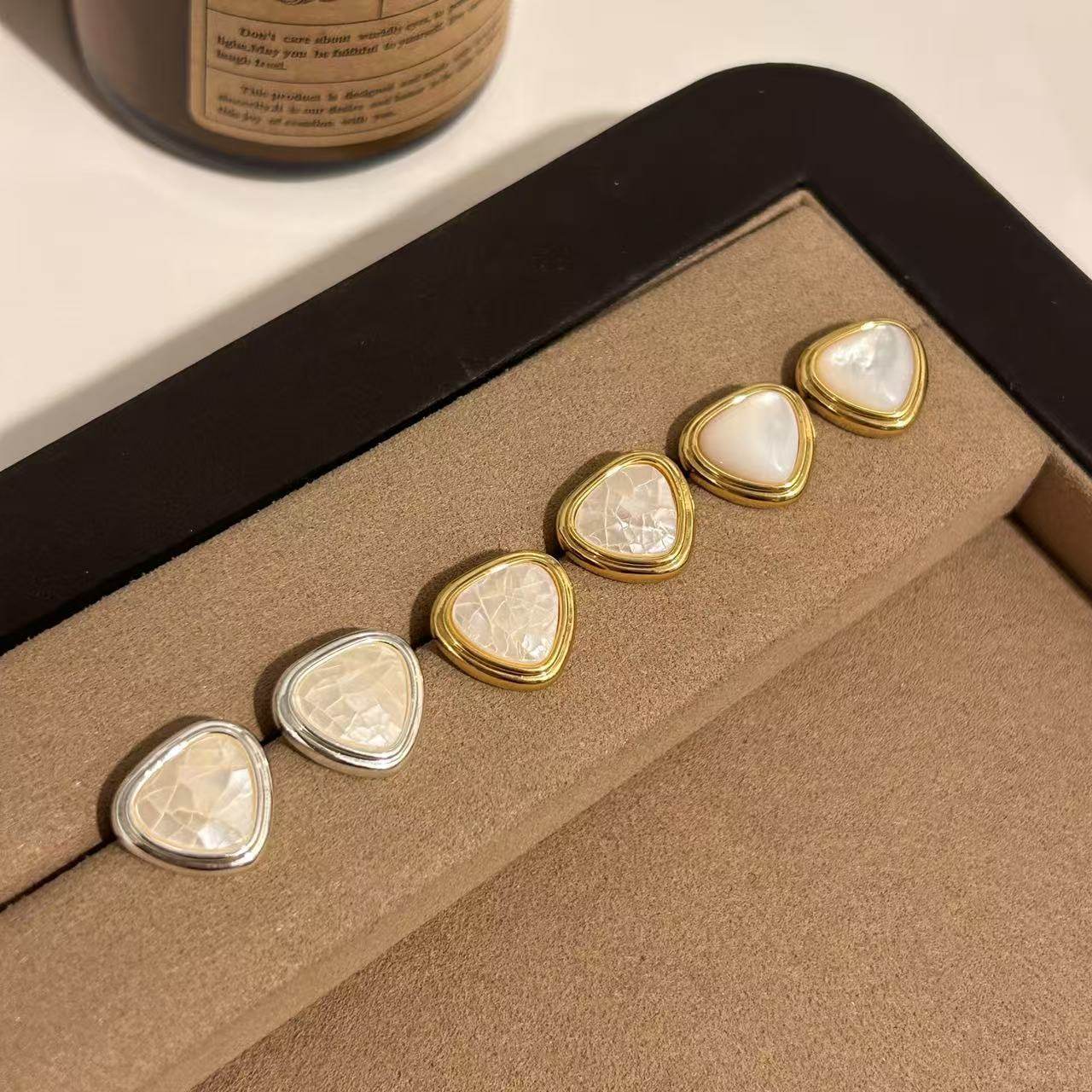 S925银针复古优雅三角贝壳耳钉精致小巧小众设计感耳环简约耳饰,饰品/流行首饰/时尚饰品新,耳钉,淘宝优惠券,粉丝福利购,淘宝优惠卷