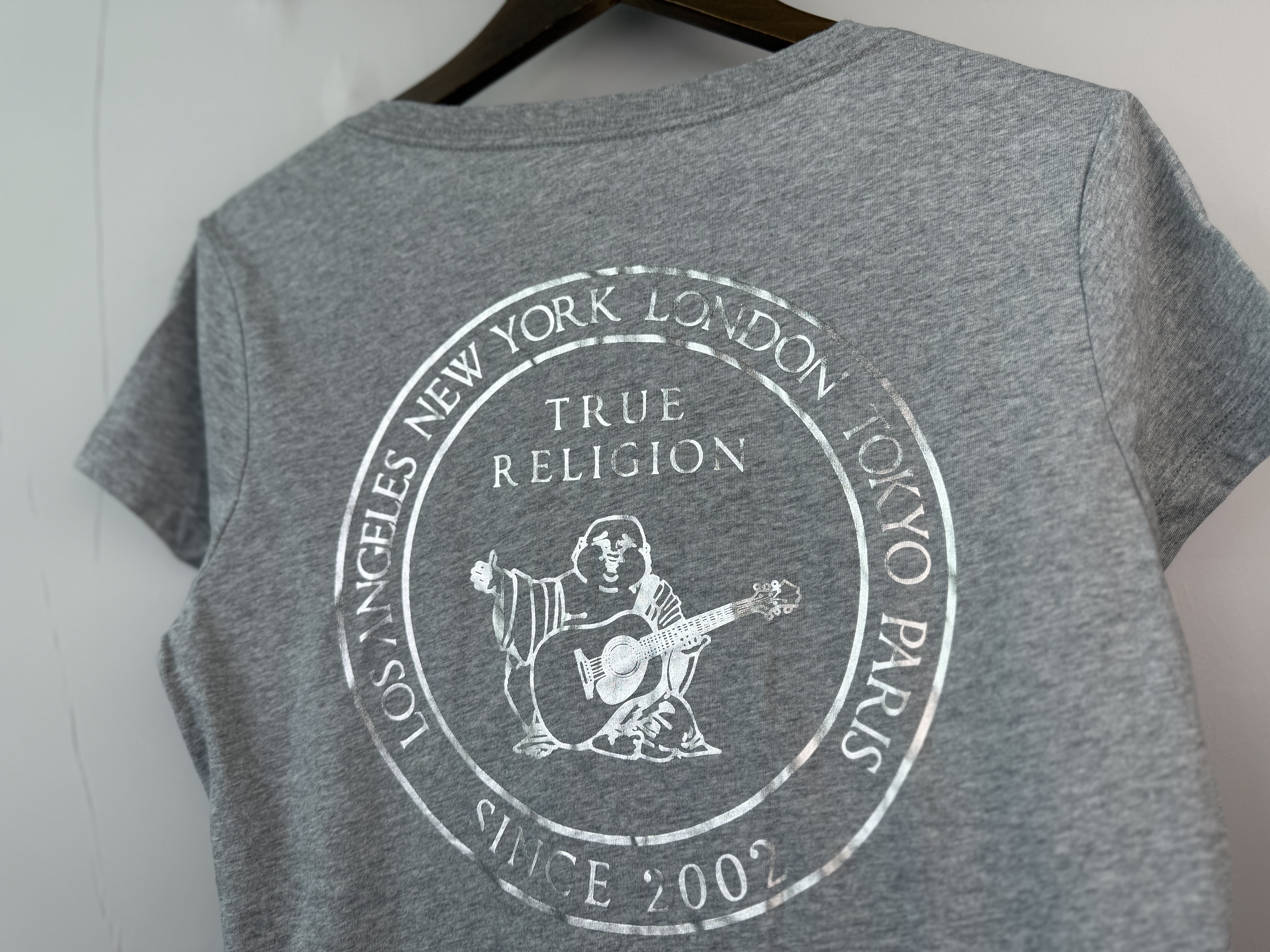 原 真实信仰true religion女款V领短袖T恤【0192】