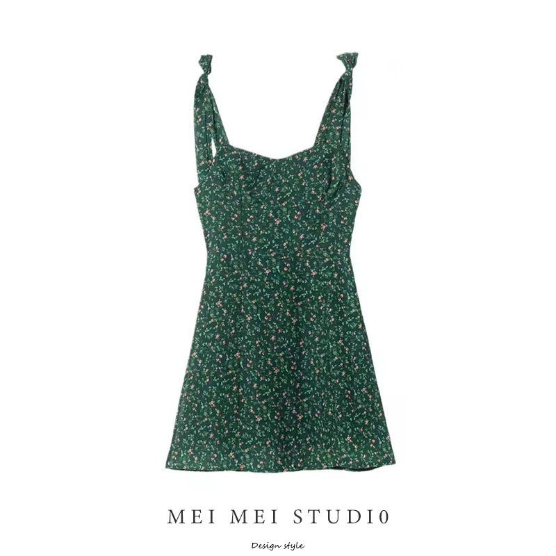 2024夏季新款女装法式复古桔梗碎花绿色度假短款修身吊带连衣裙