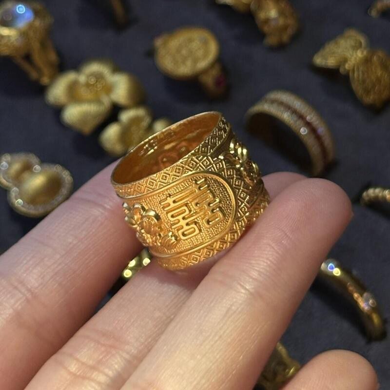 双喜字囍黄金色戒指古法錾刻国风转运招财锤纹花朵大号宽版食指环