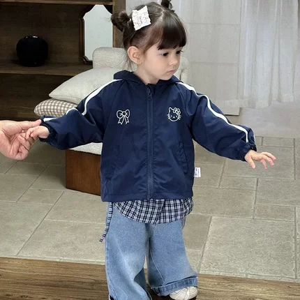 婴儿女宝宝冲锋衣外套秋装连帽一岁春秋季婴幼儿衣服新款洋气风衣