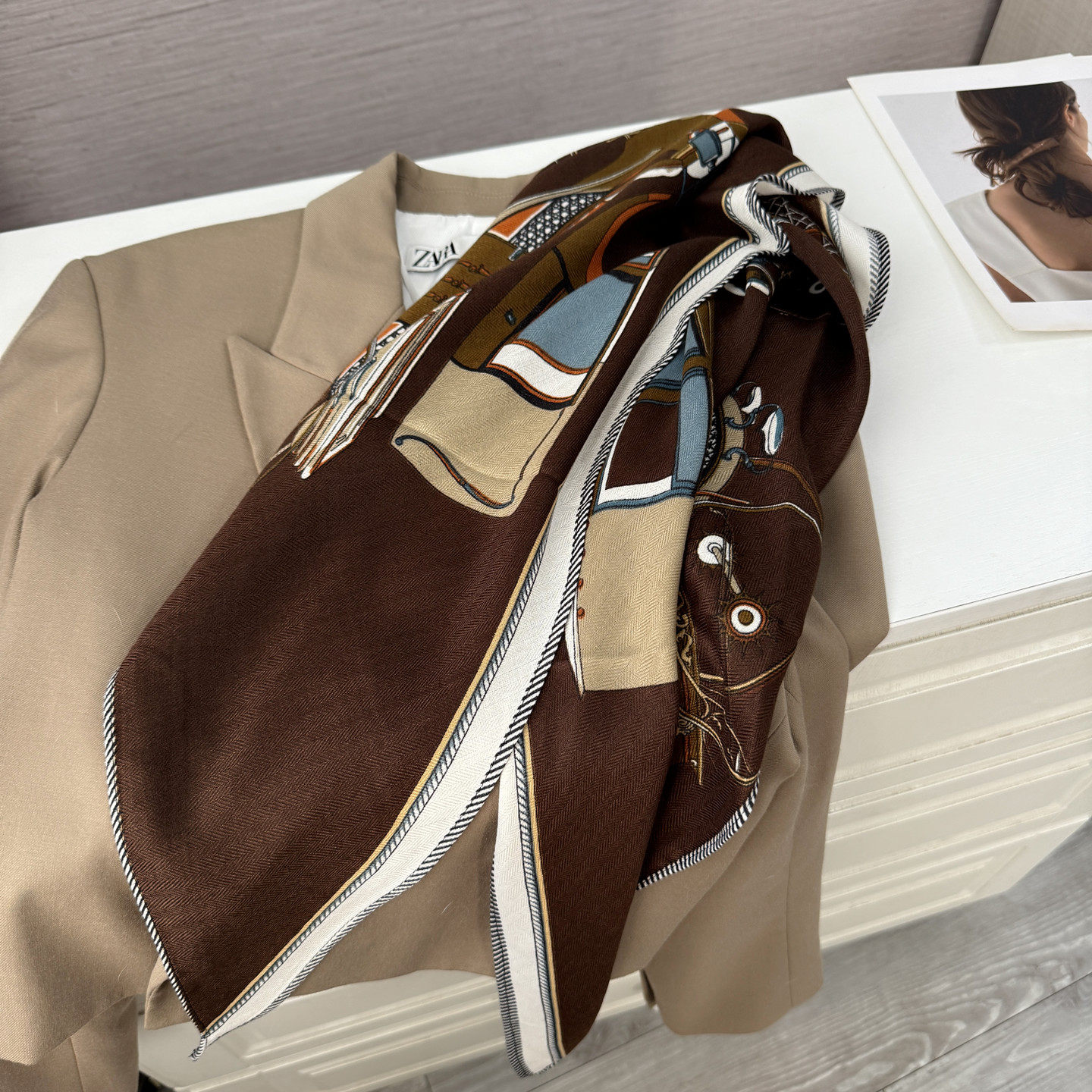 新款咖色柔软棉麻手感三角巾围巾女士护颈围脖腰间丝巾薄披肩秋冬