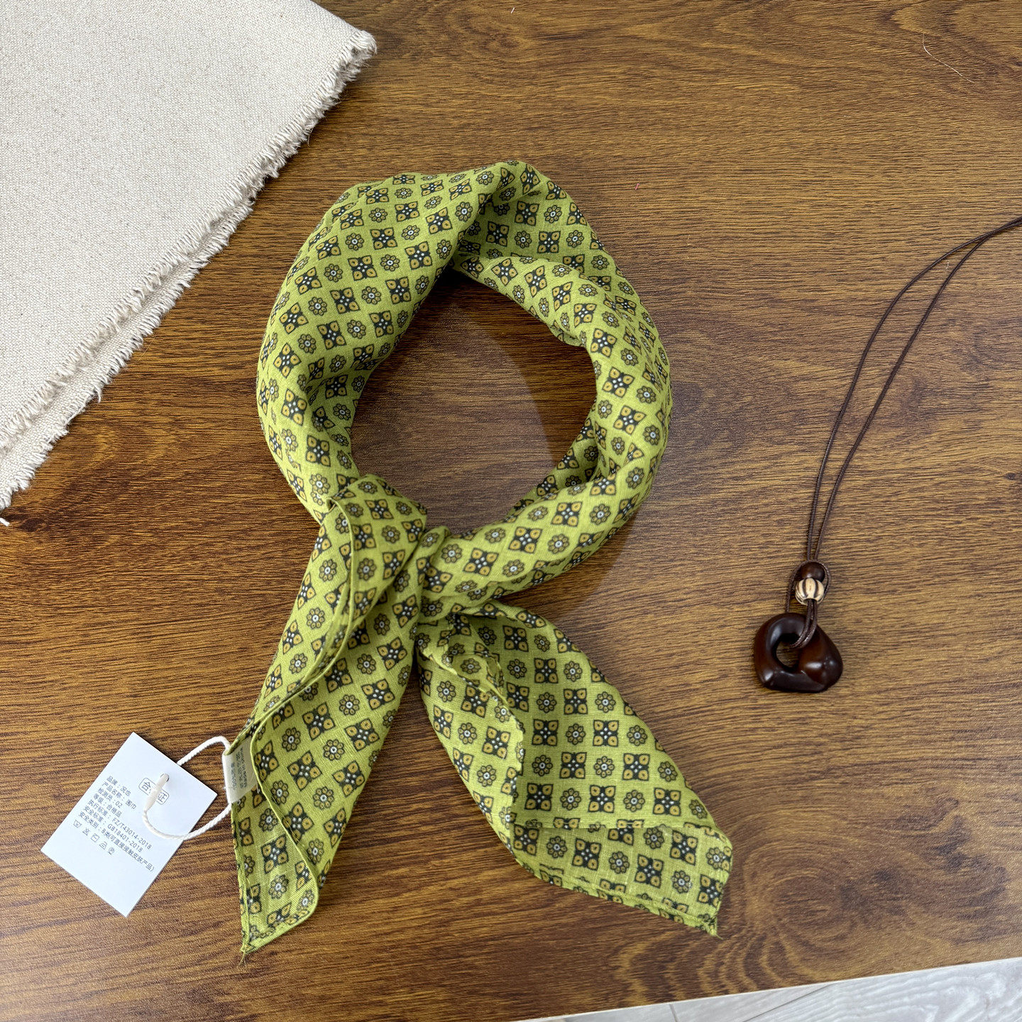 春季新款围巾苎麻绿色复古印花装饰丝巾系脖高级感小方巾女士头巾