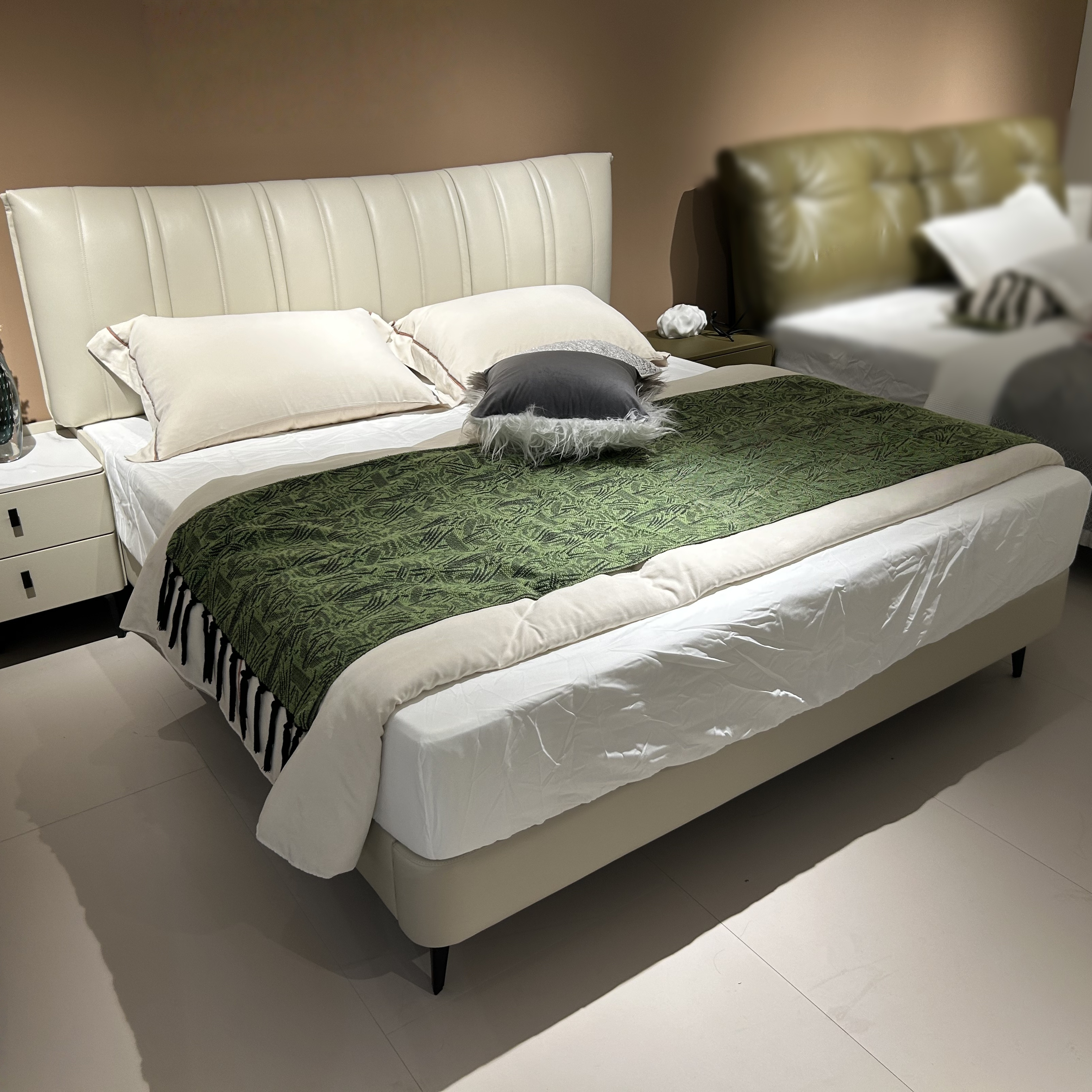 L283意式极简真皮床1.8米1.5米头层牛皮主卧床实木框架定制皮色